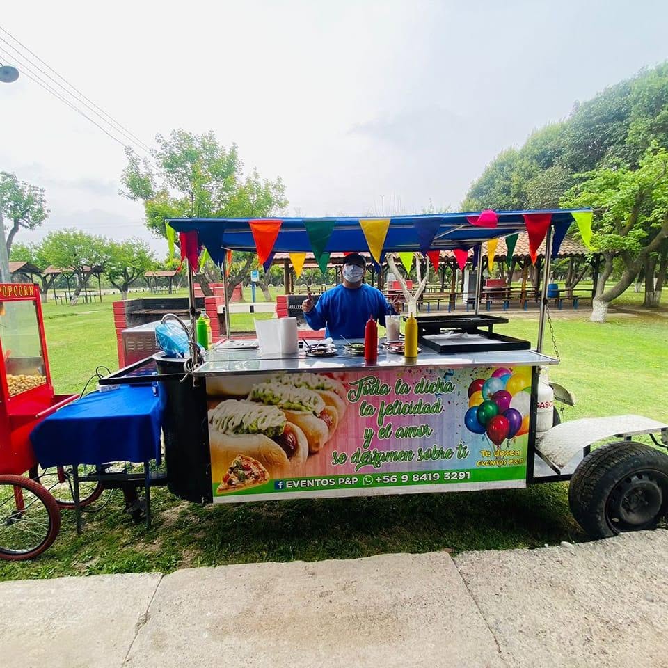 Estación gourmet para eventos con salsas, aderezos y comida al instante